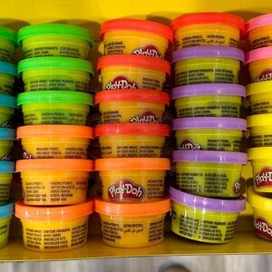 Play-Doh 42-Count Cans Set – New & Sealed – Assorted Colors